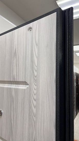 Входная дверь  