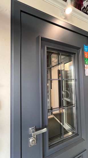 Входная дверь  