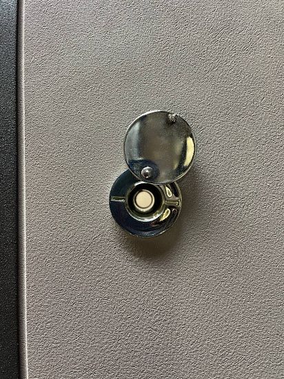 Входная дверь  