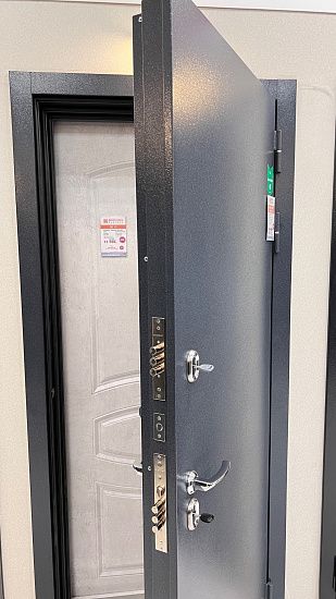 Входная дверь  